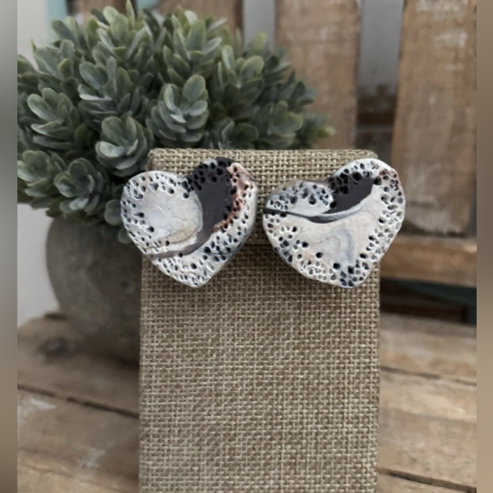 VINTAGE Handcrafted Stud Artistic Valentine Heart Swirl BOHO Earrings NEW! - Picture 1 of 2